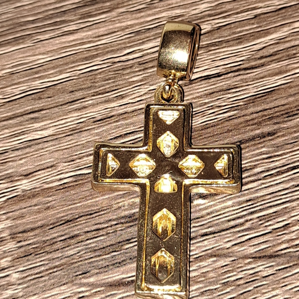 14k gold pendant with cz diamonds